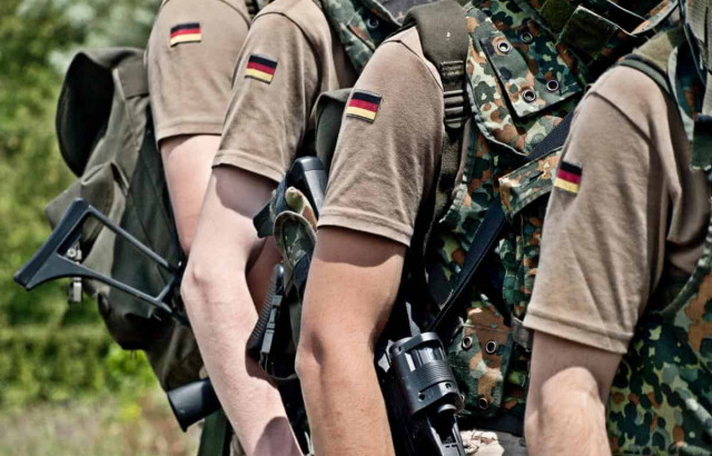 Глава Міноборони Німеччини відповів, чи відправлять військових ФРН в Україну
