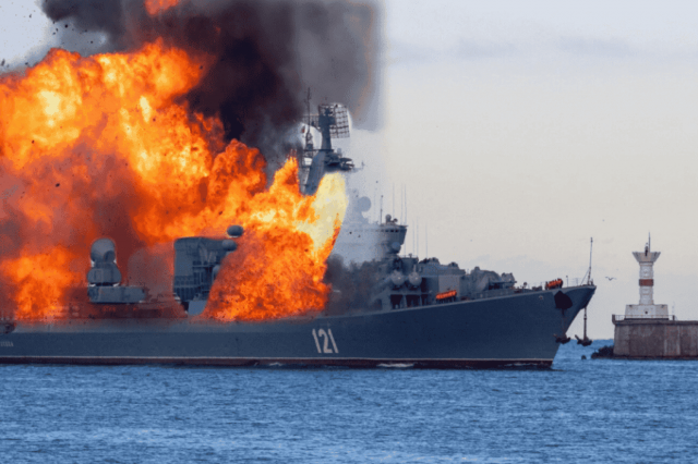 Російський корабель підбито: українська розвідка повідомила, чи зможе РФ його швидко відновити

