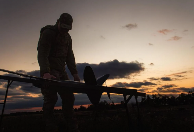 На лінії фронту в Україні зона ураження стає дедалі глибшою: в The Economist назвали причини