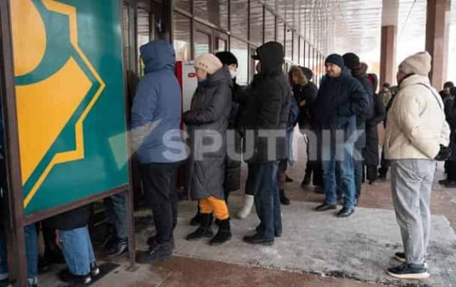 В Казахстане остановили работу банков и отключили интернет