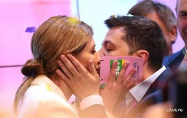 Зеленский стихами поздравил жену с днем рождения