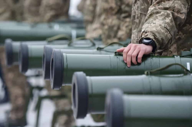 Болгария поставила Украине вооружение на $1 миллиард через посредников - СМИ
