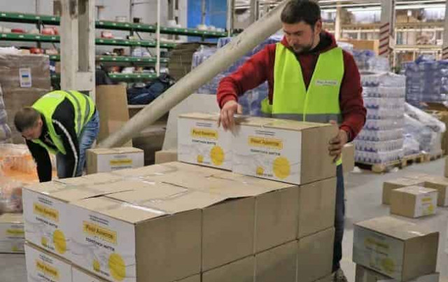 Фонд Ахметова передал в Киев еще одну партию продуктов
