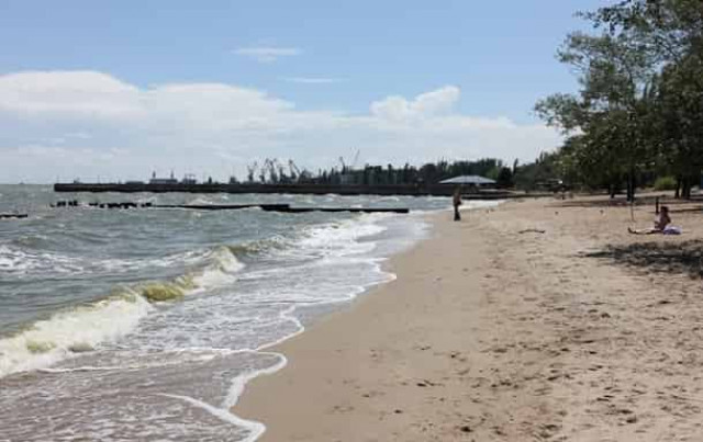 На пляже в Мариуполе на мине подорвался ребенок - мэрия