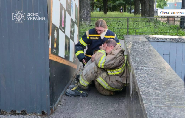 Під час нічного удару росіян у Києві загинули рятувальники 