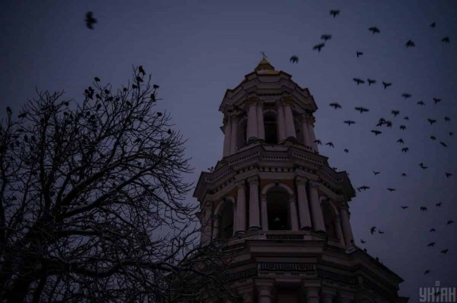 Довгі ночі без світла: Україна вступає в зиму з розбитою енергосистемою, - Reuters
