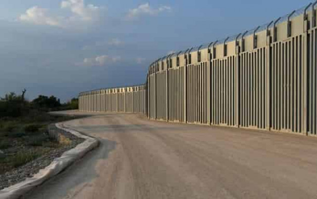 Греция построит забор вдоль границы и отгородится от Турции
