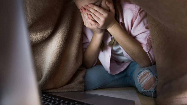 В Турции задержали двоих за травлю находящихся под завалами по телефону
