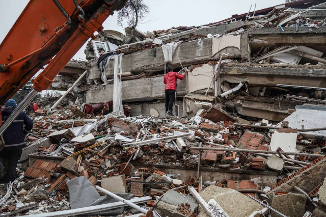 Посольство Украины в Турции разыскало шестерых украинцев, пропавших после землетрясения
