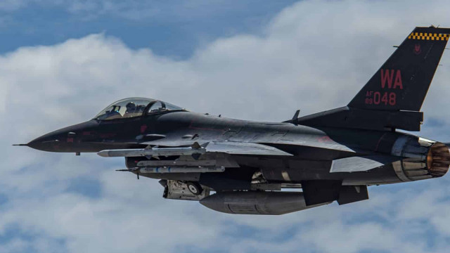 Украинские авиаторы могут освоить самолеты F-16 менее, чем за полгода - Игнат
