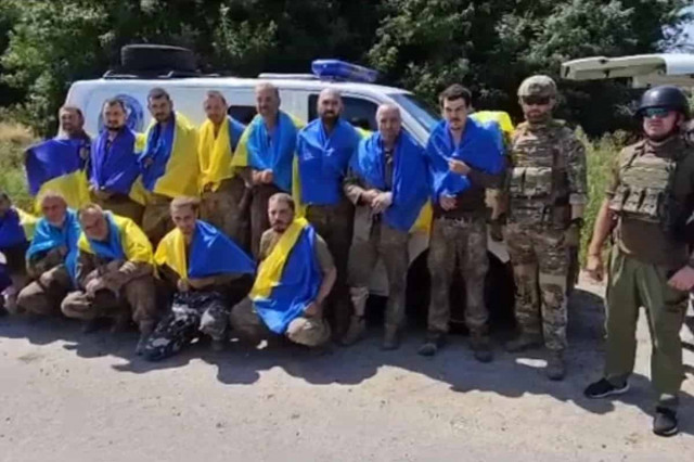 Десятки героїв - вдома: Україна провела новий обмін полоненими (фото)