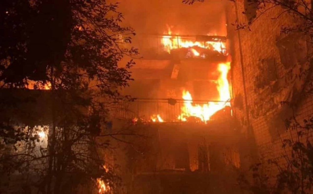 Страшна ніч для Херсона: РФ розстріляла житлові будинки, є загиблий та багато поранених

