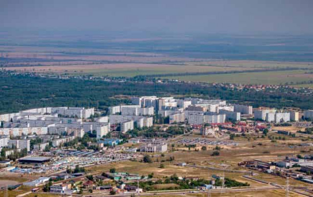 Войска РФ вновь обстреливают Энергодар: в городе пропало электричество
