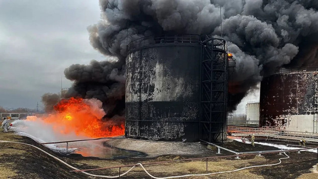 Удар по російській нафтобазі в Енгельсі: у Генштабі ЗСУ підтвердили атаку
