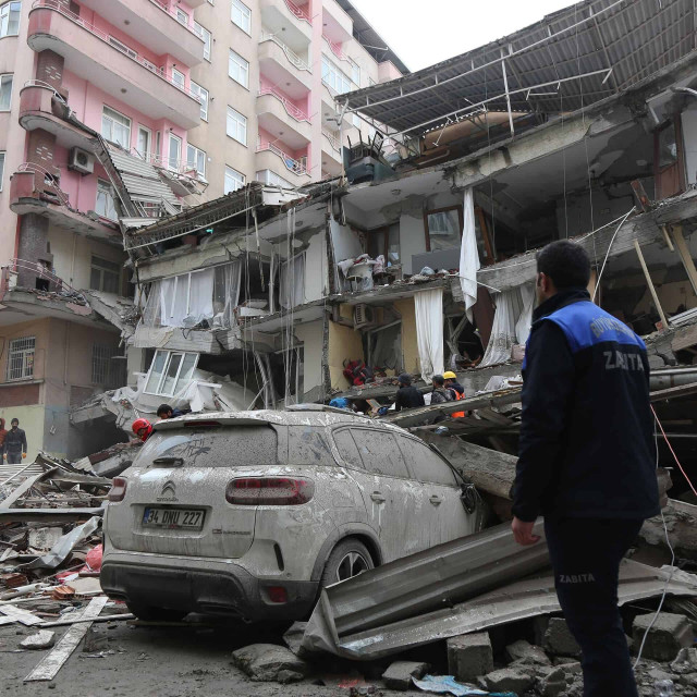 В центральной части Турции произошло новое землетрясение
