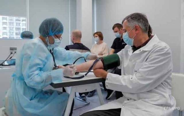 В Украине привили менее тысячи 