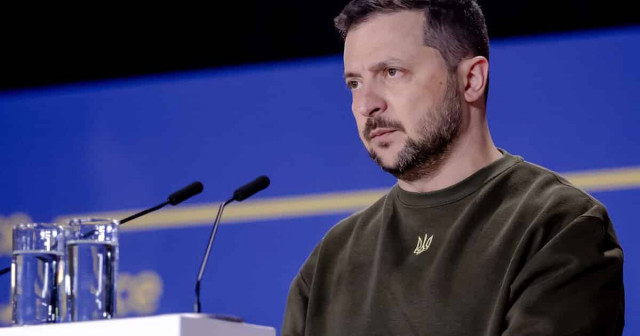 Зеленский предлагает Раде сделать 9 мая рабочим днем, а 8 - выходным
