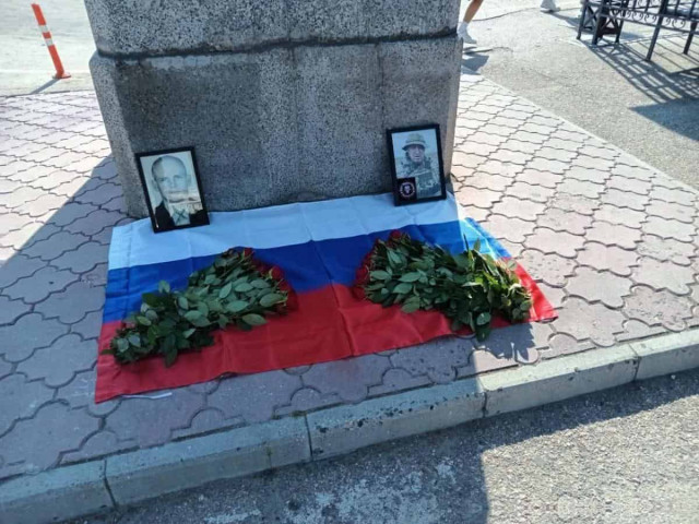 У Криму розгромили меморіал ватажкам 