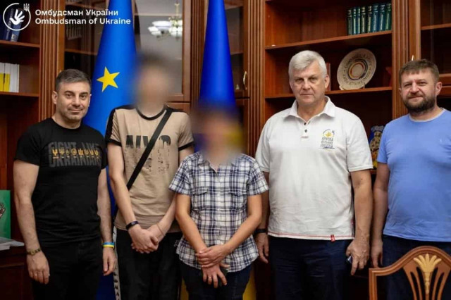 Пройшли через пекло: Україні вдалося повернути додому утримуваних РФ дітей (фото)
