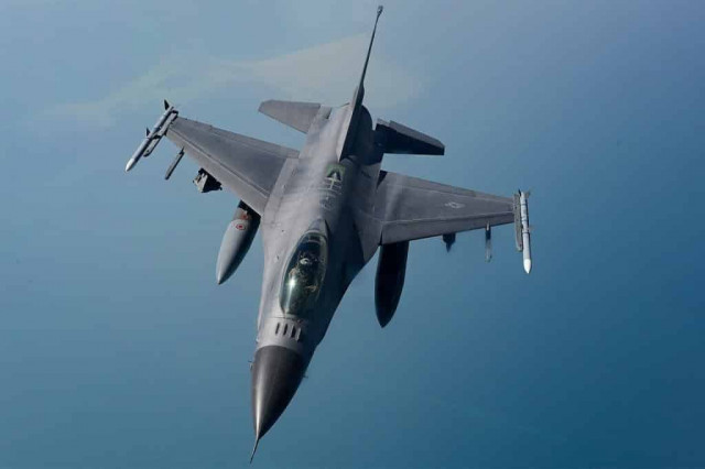 В Португалии допустили передачу Украине истребителей F-16 - CNN
