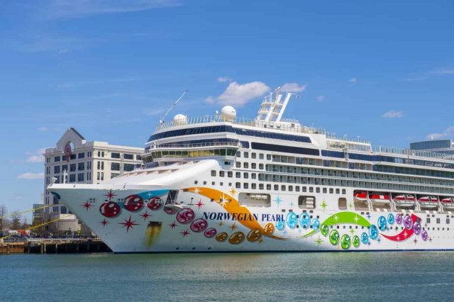 300-метровий норвезький лайнер вирушить у великий круїз для нудистів
