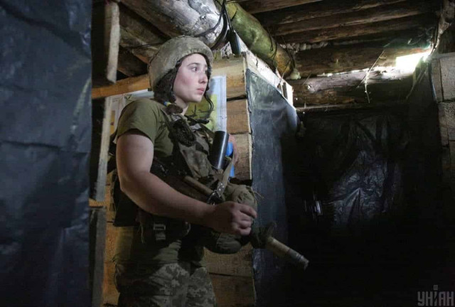 The NYT розповів, як українські жінки вчаться воювати
