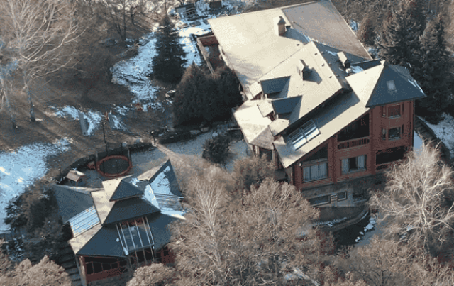 Поместье Коломойского показали с высоты полета