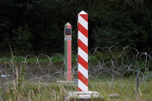 Польща перекидає до кордону з Білоруссю 10 тисяч військових - міністр оборони
