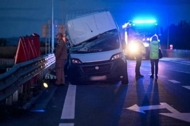 У Польщі вантажівка врізалась у мікроавтобус з українцями: є жертви
