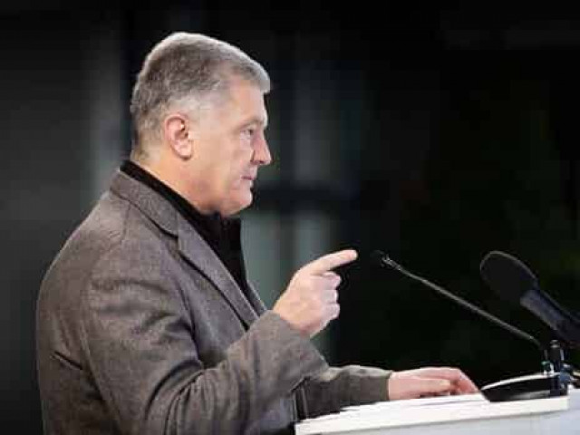 Порошенко в конце декабря заплатил за услуги юристов почти 11 млн грн
