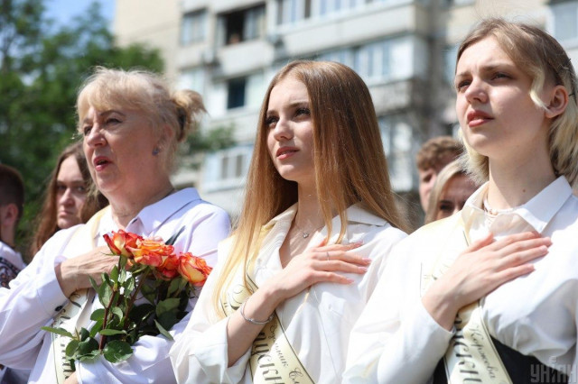 В Україні скоротять предмети для старшокласників: що саме вчитимуть діти
