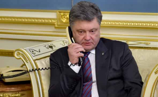 Порошенко рассказал, как в 2014 году распорядился вывезти деньги и золото из Крым
