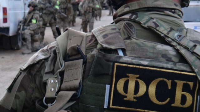 ФСБ зявила про затримання чоловіка за буцімто підготовку атаки дронів на військові літаки за завданням СБУ
