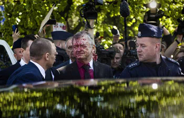 Россия потребовала от Польши извинений за инцидент с послом в Варшаве
