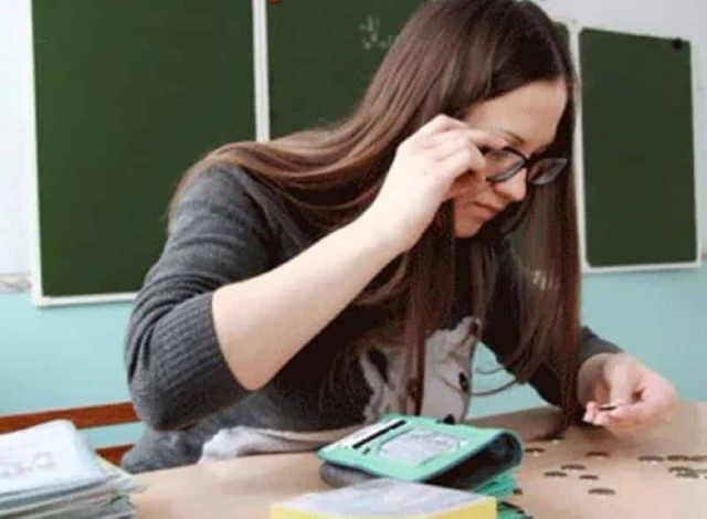 Украинским учителям повысят зарплаты: в МОН рассказали о 