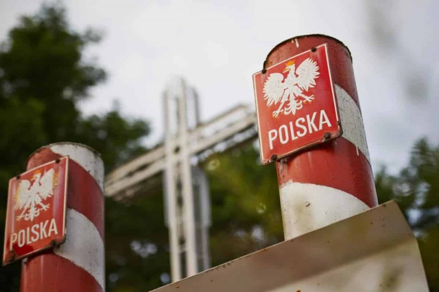 Поляки блокують кордон на двох напрямках: в ДПСУ розповіли, хто може проїжджати
