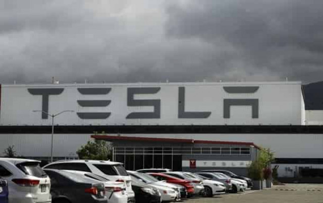 В США загорелся завод Tesla