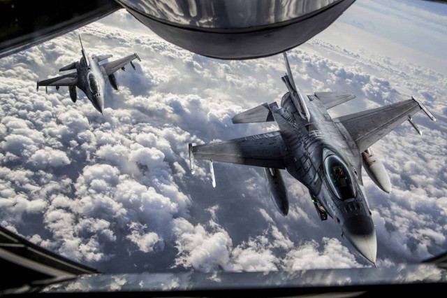 Кулеба розповів, коли в українському небі з'являться перші F-16
