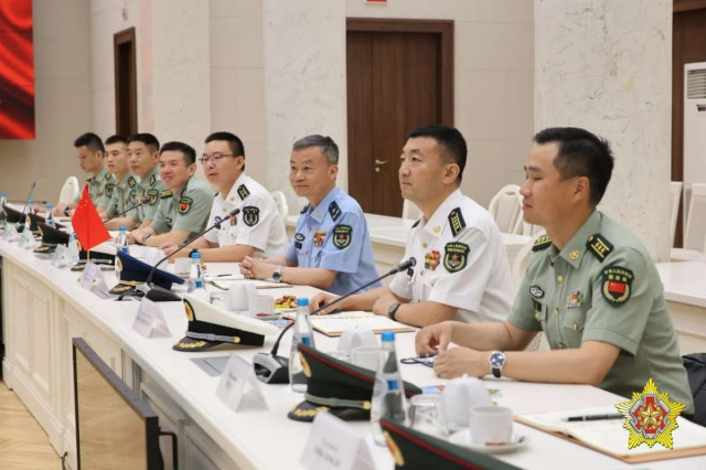 Китайська військова делегація прибула до Білорусі: стало відомо, що обговорювали
