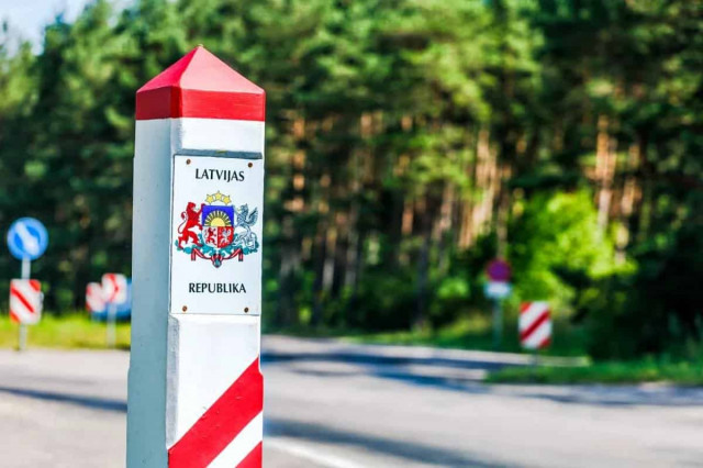 Латвія заблокувала майже всі пункти пропуску до РФ: МЗС попередило українців
