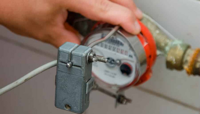 Украинцам рассказали, кто должен платить за поверки счетчиков