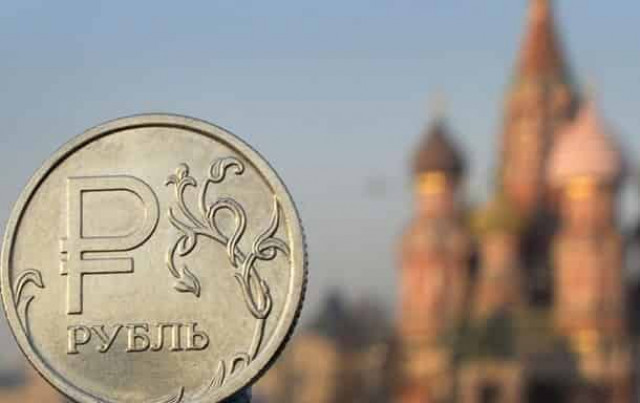 Российский рубль резко опустился из-за возможного вторжения РФ в Украину