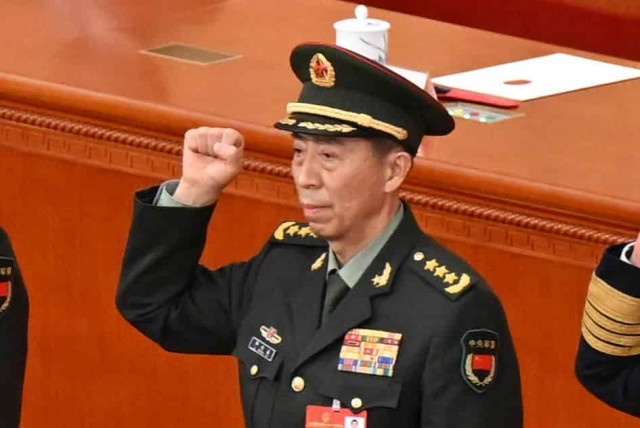 Министр обороны Китая 16-19 апреля посетит Россию
