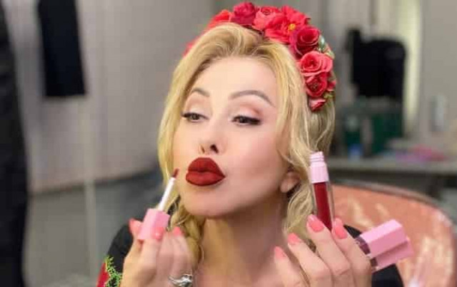 Российская певица в 66 лет усыновила ребенка