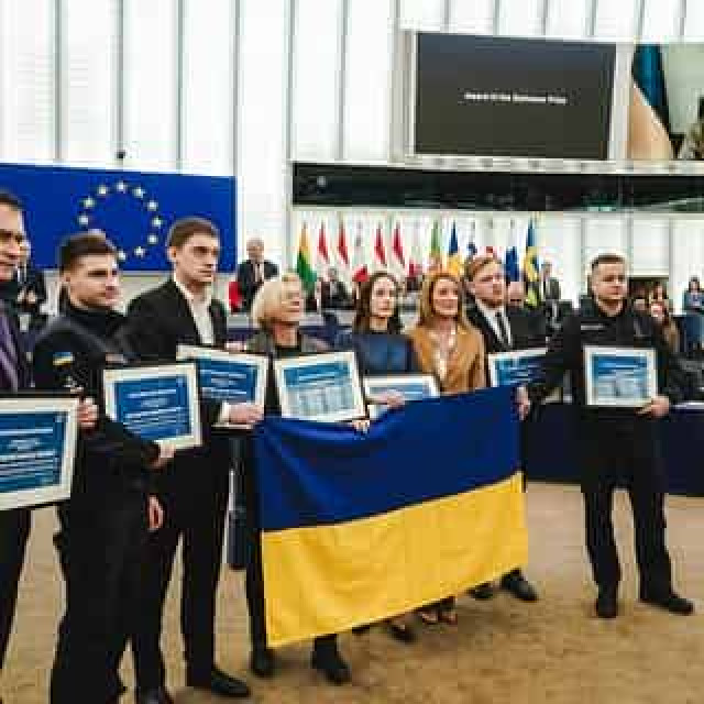Европарламент вручил премию Сахарова народу Украины
