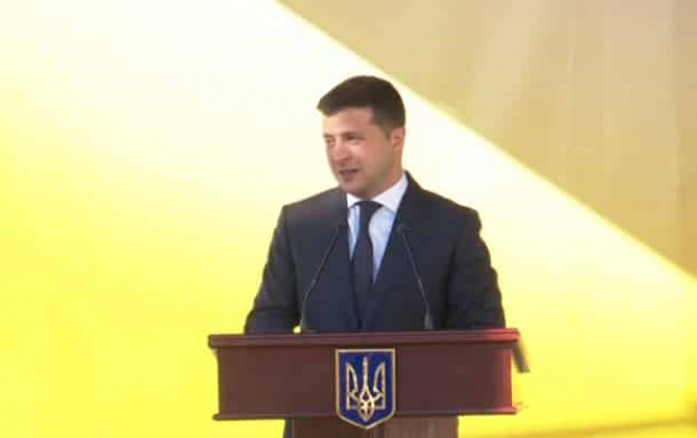 Зеленский передал сельхозземли общинам