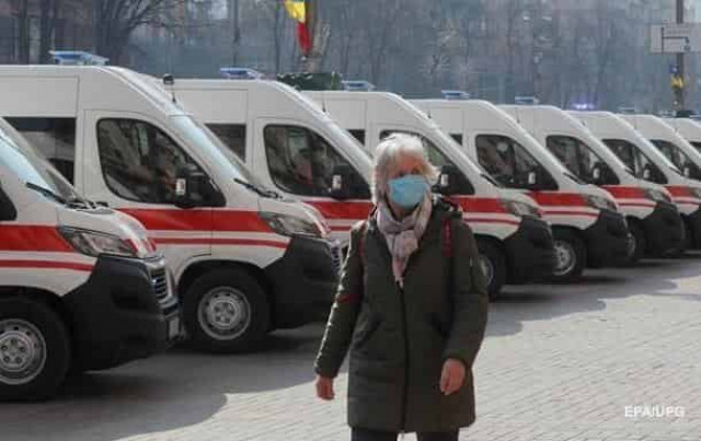 Жертвами COVID-19 чаще всего становятся пожилые люди