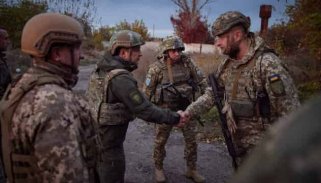 President visits frontline positions of Ukrainian military in Donbas