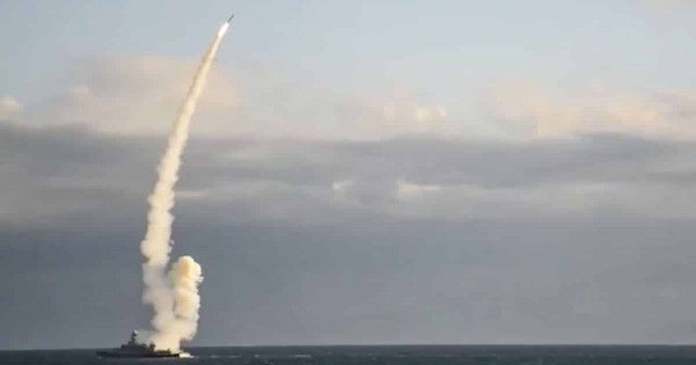 Россия держит в Черном море 16 ракет 