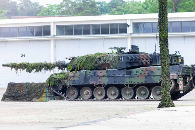 Эксперт спрогнозировал, когда танки Leopard появятся на поле боя против РФ
